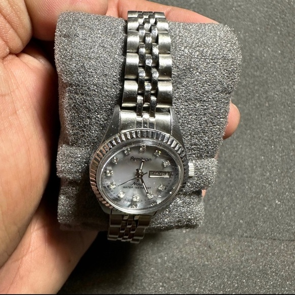 Armitron Now Womens Mother O Pearl Day Date Dial Jubilee Band Presidential Watch - Picture 3 of 7